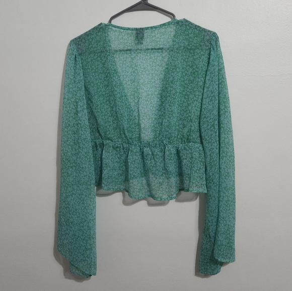 Wild Fable green sheer floral tie-front crop top. Size L - Picture 3 of 7